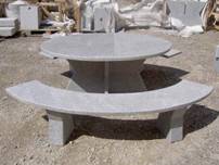 runder Granittisch aus Tessiner Gneis